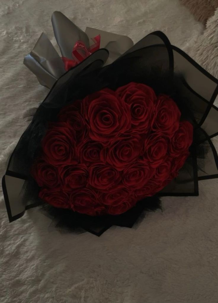 100 Roses Bouquet - Image 5