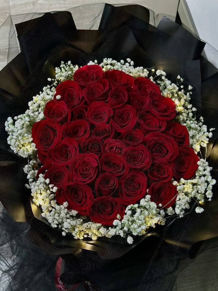 100 Roses Bouquet - Image 7