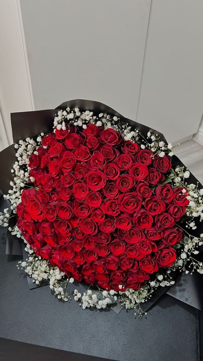 100 Roses Bouquet - Image 9
